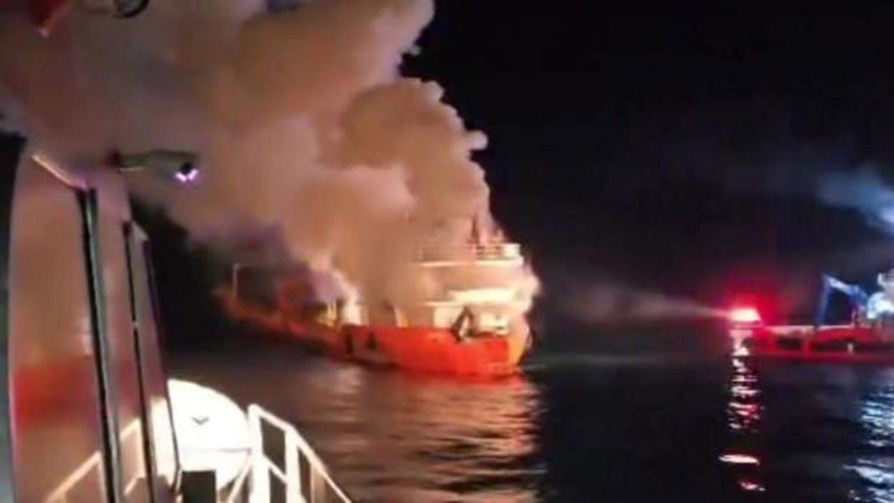 Şile a&ccedil;ıklarında gemi yangını: Alev alev yandı!