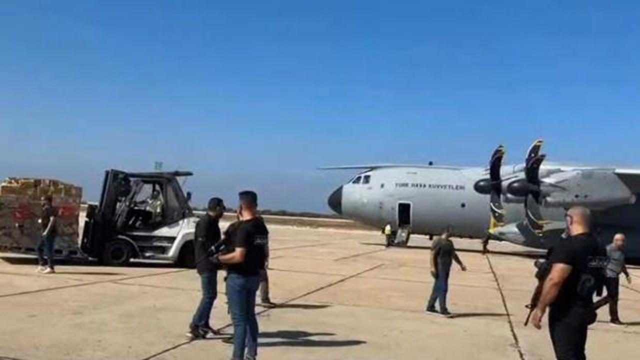 T&uuml;rkiye&rsquo;den L&uuml;bnan&rsquo;a yardım eli! Yardım malzemesi dolu u&ccedil;ak Beyrut&rsquo;ta