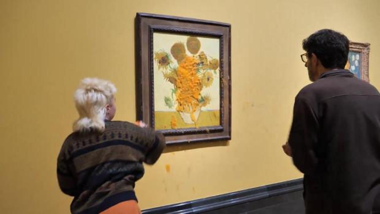 Van Gogh tablosuna çorbalı saldırı!