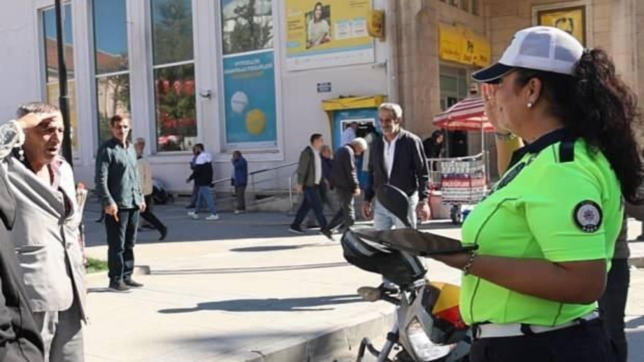 Kadın polise "komutanım" diyerek asker selamı durdu