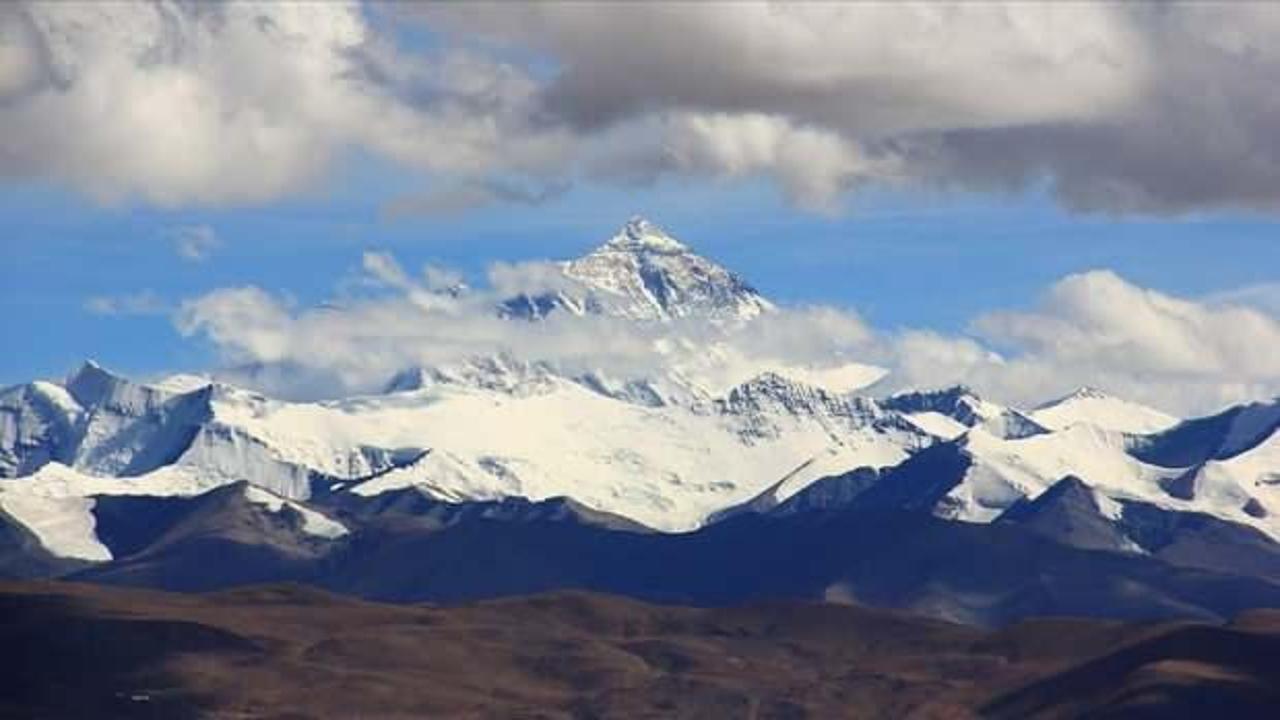 Everest Dağı'nın günden güne boyu uzuyor