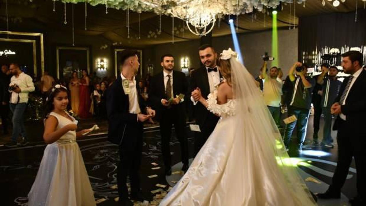 İki aşireti birleştiren d&uuml;ğ&uuml;nde paralar havada u&ccedil;uştu!