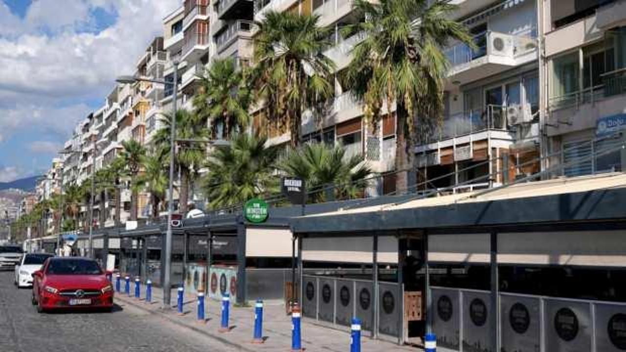 İzmir Körfezi'ndeki koku rezaleti! Esnaf isyan etti