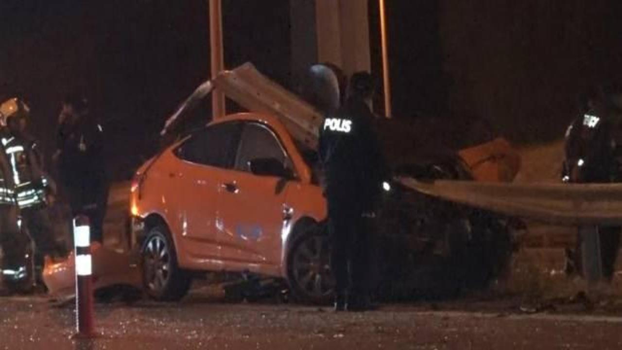 Kontrolden çıkan taksi bariyerlere saplandı: 1 ölü