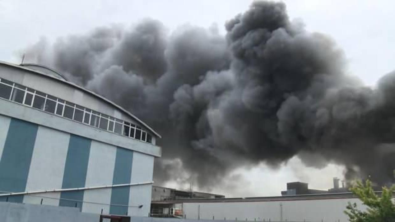 Sancaktepe'de soğuk hava deposunda korkutan yangın
