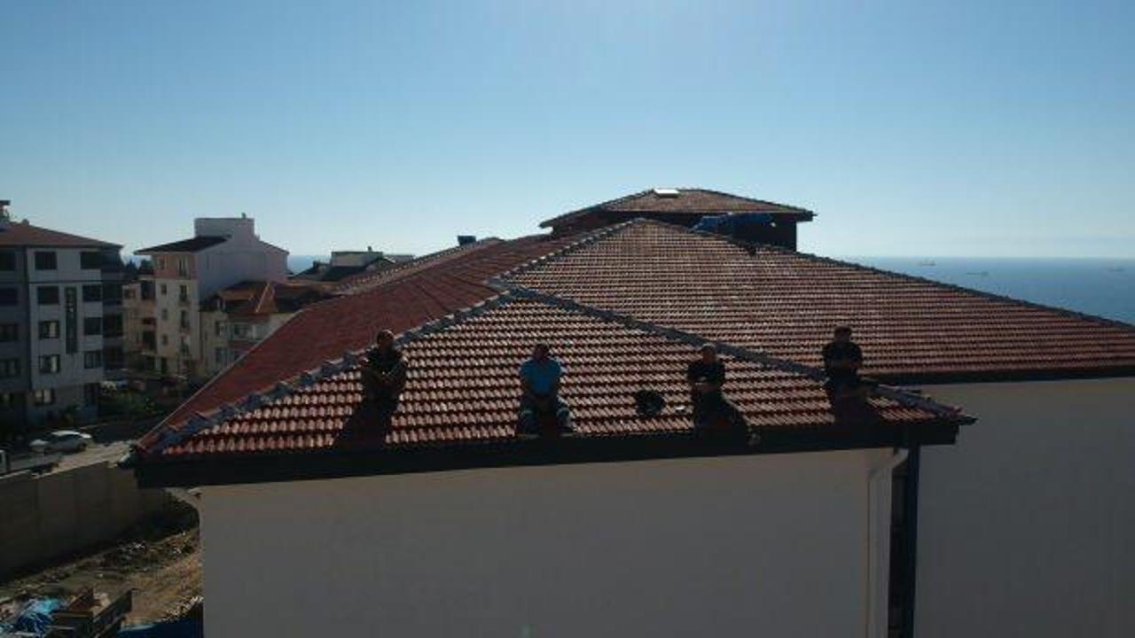 Son &ccedil;areyi &ccedil;atıya &ccedil;ıkıp protesto yapmakta buldular