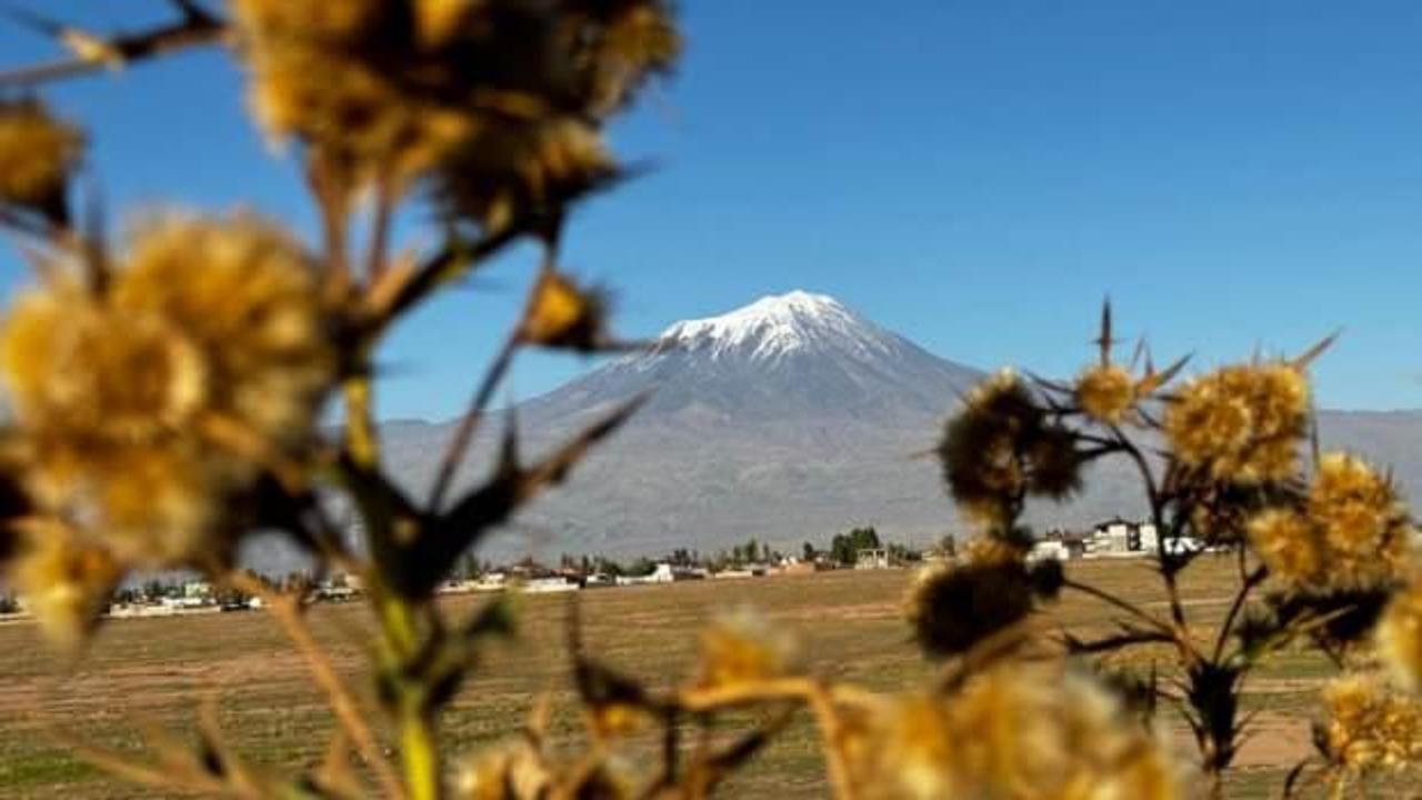 Zirvesinde kış, eteklerinde yaz havası yaşanıyor