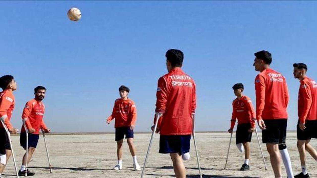 Ampute Milli Takımı, kuraklığa dikkati çekmek için kuruyan göl üzerinde antrenman yaptı