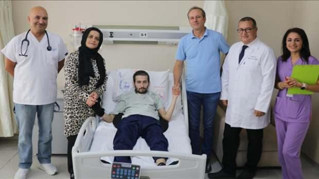 Beşinci kattan düşen genç 5 ay sonra yeniden ayağa kalktı