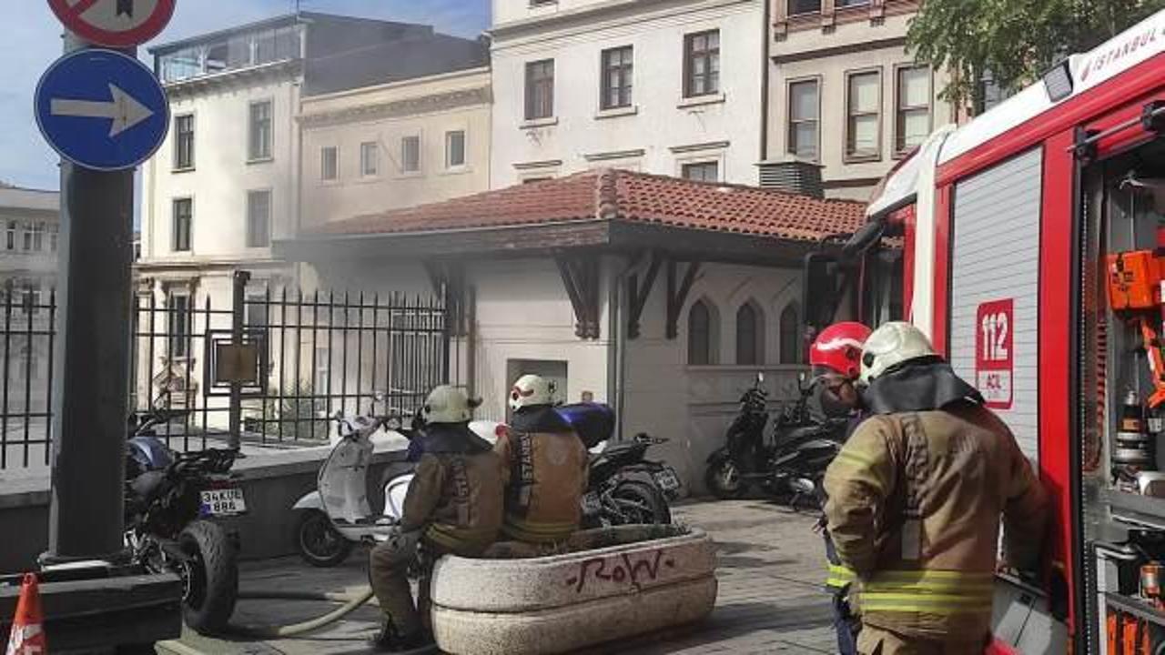 Beyoğlu Belediyesi'nde trafo patladı, bina boşaltıldı