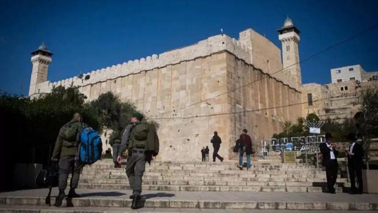 İsrail, İbrahim Cami'ni Yahudilere a&ccedil;mak i&ccedil;in M&uuml;sl&uuml;manlara kapattı
