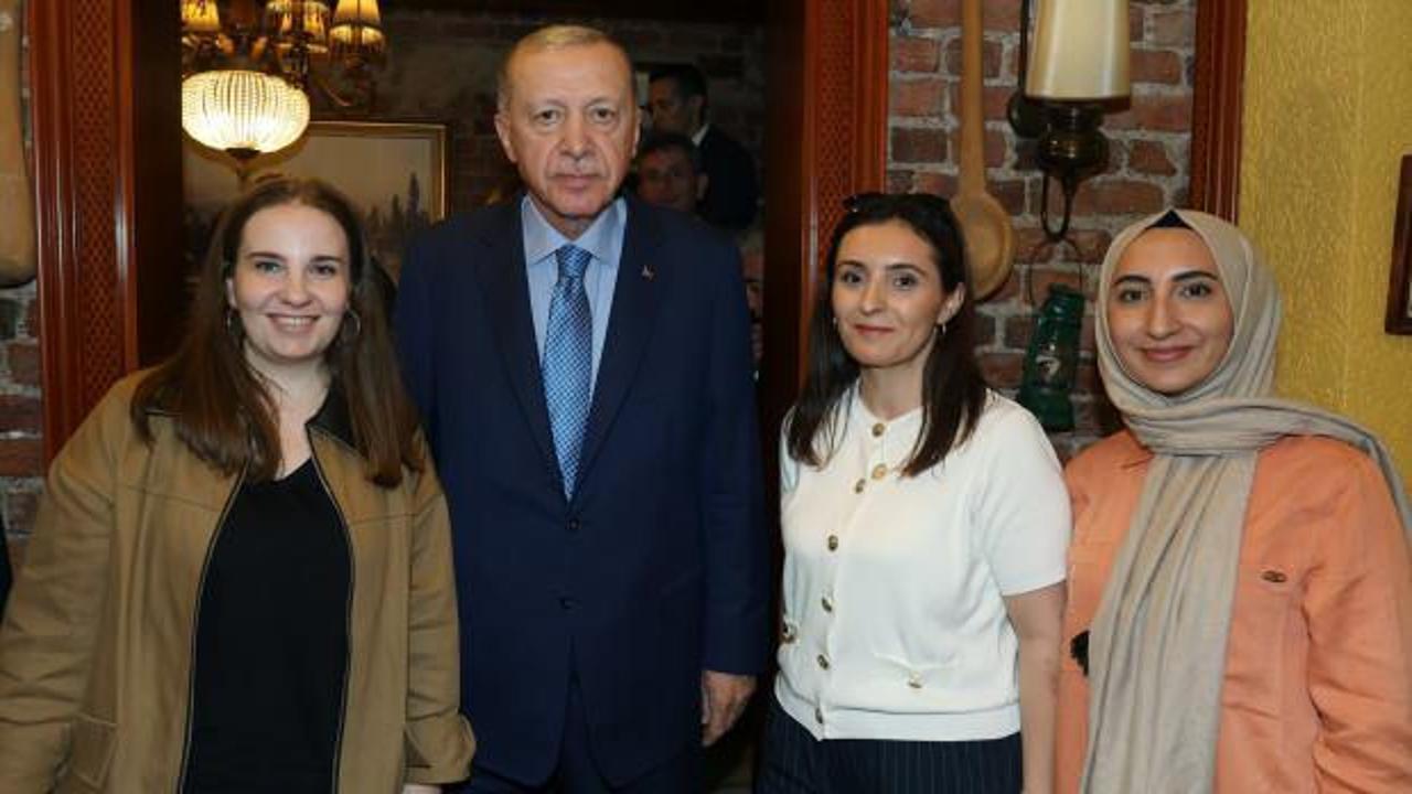 Çengelköy'de çorbacıya uğrayan Cumhurbaşkanı Erdoğan'a sevgi seli