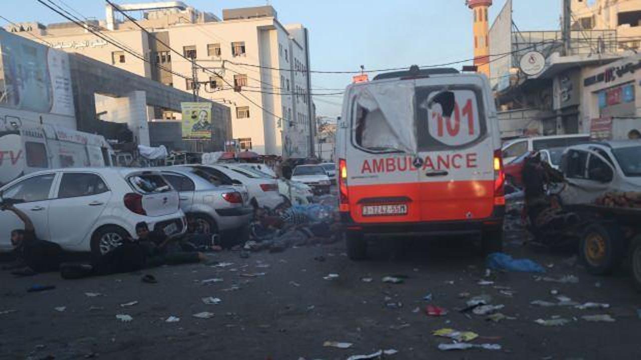 İsrail ambulansların &uuml;zerine bomba yağdırdı