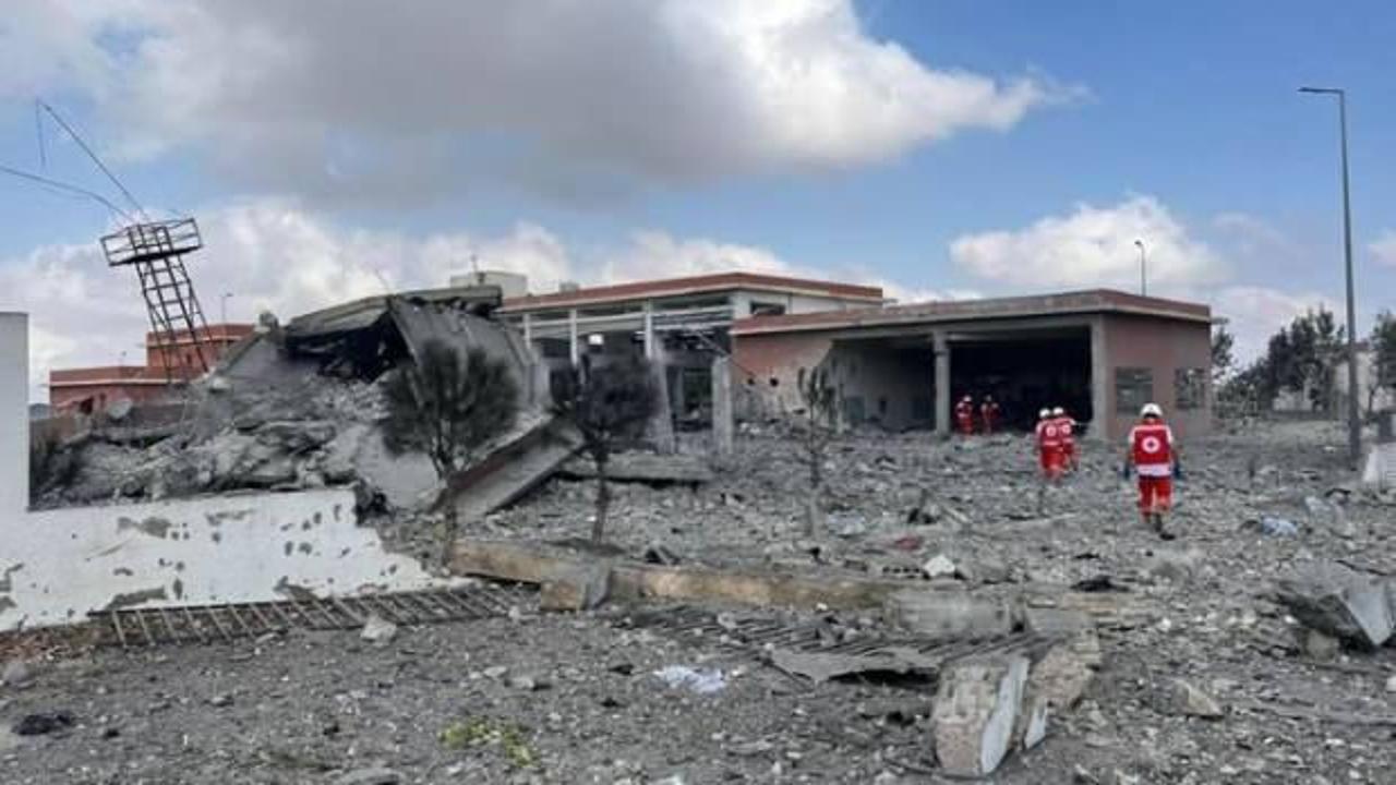 İsrail, L&uuml;bnan&rsquo;da itfaiye istasyonunu vurdu