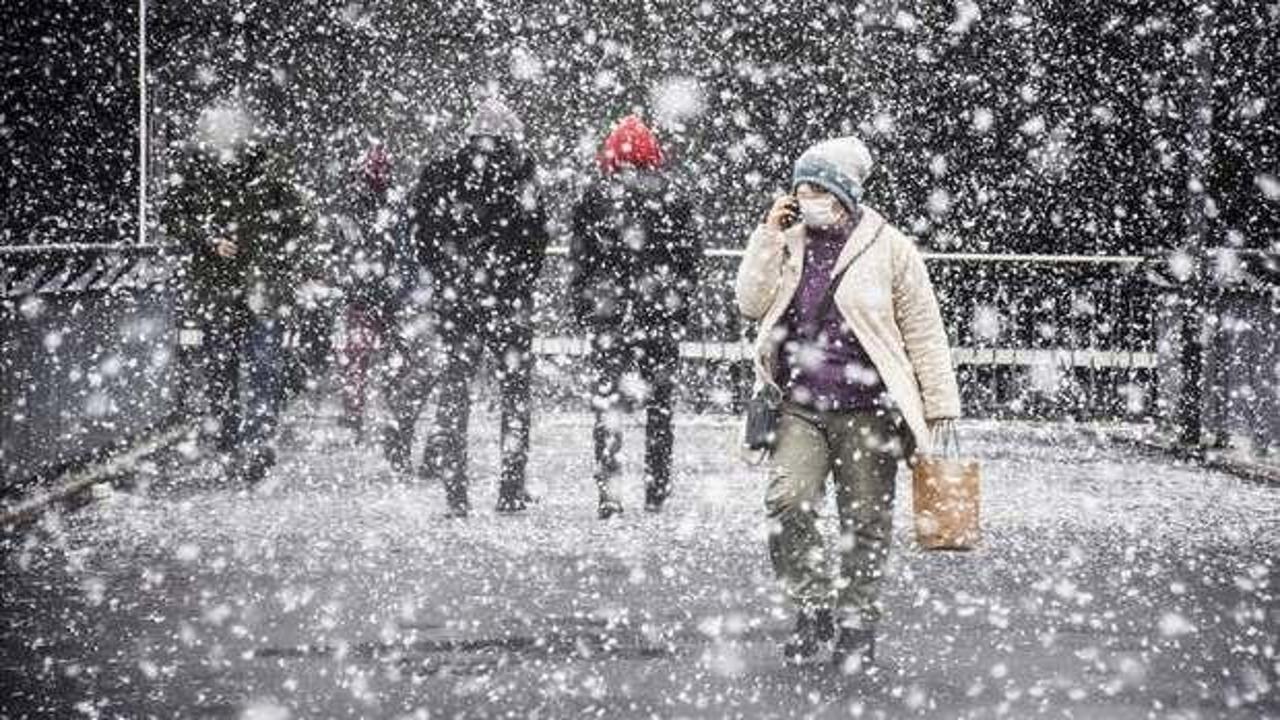 İstanbul'a kar yağacak mı? Merakla beklenen a&ccedil;ıklama