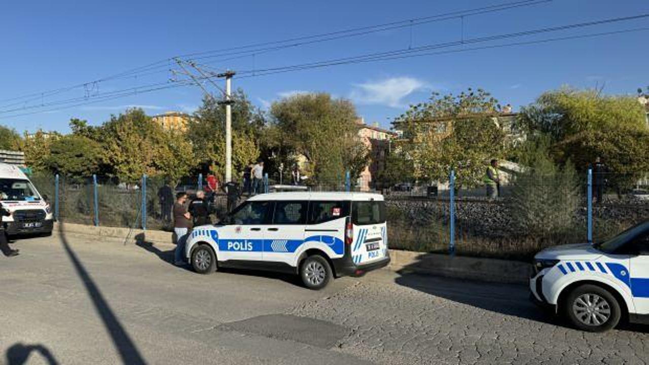 Kayseri'de feci kaza: Yük treninin çarptığı kişi hayatını kaybetti