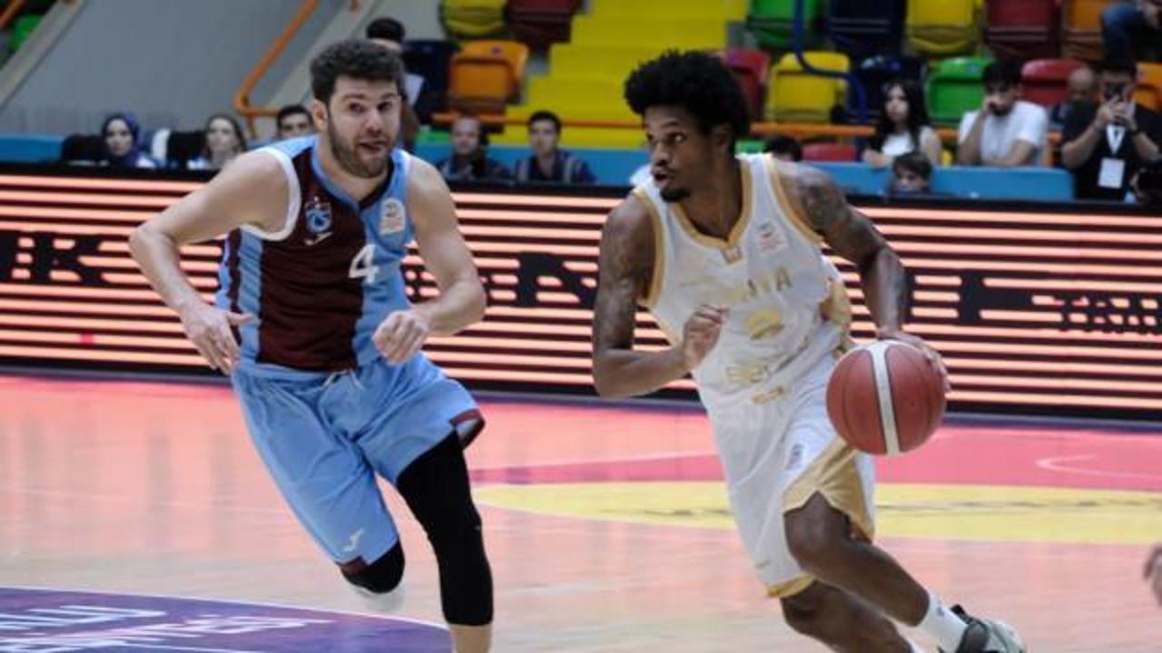 Konya B&uuml;y&uuml;kşehir Belediyespor, zirve y&uuml;r&uuml;y&uuml;ş&uuml;n&uuml; s&uuml;rd&uuml;r&uuml;yor