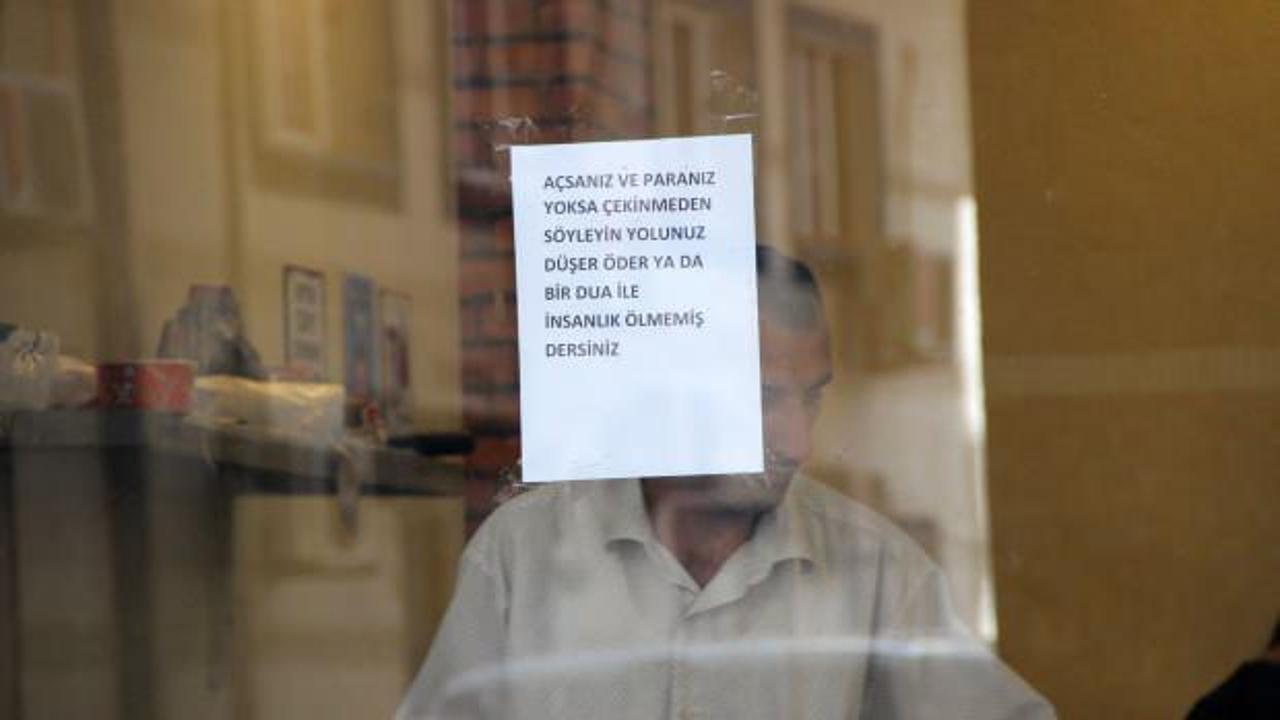 Lokanta camına astığı notu okuyanlar "insanlık ölmemiş" dedi 