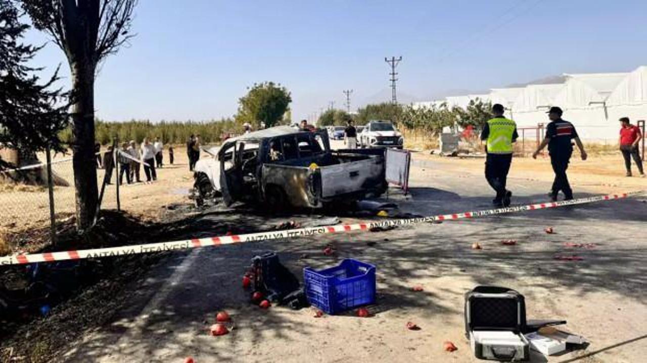 Motosiklet kamyonete &ccedil;arptı: 2 &ouml;l&uuml;, 1 yaralı