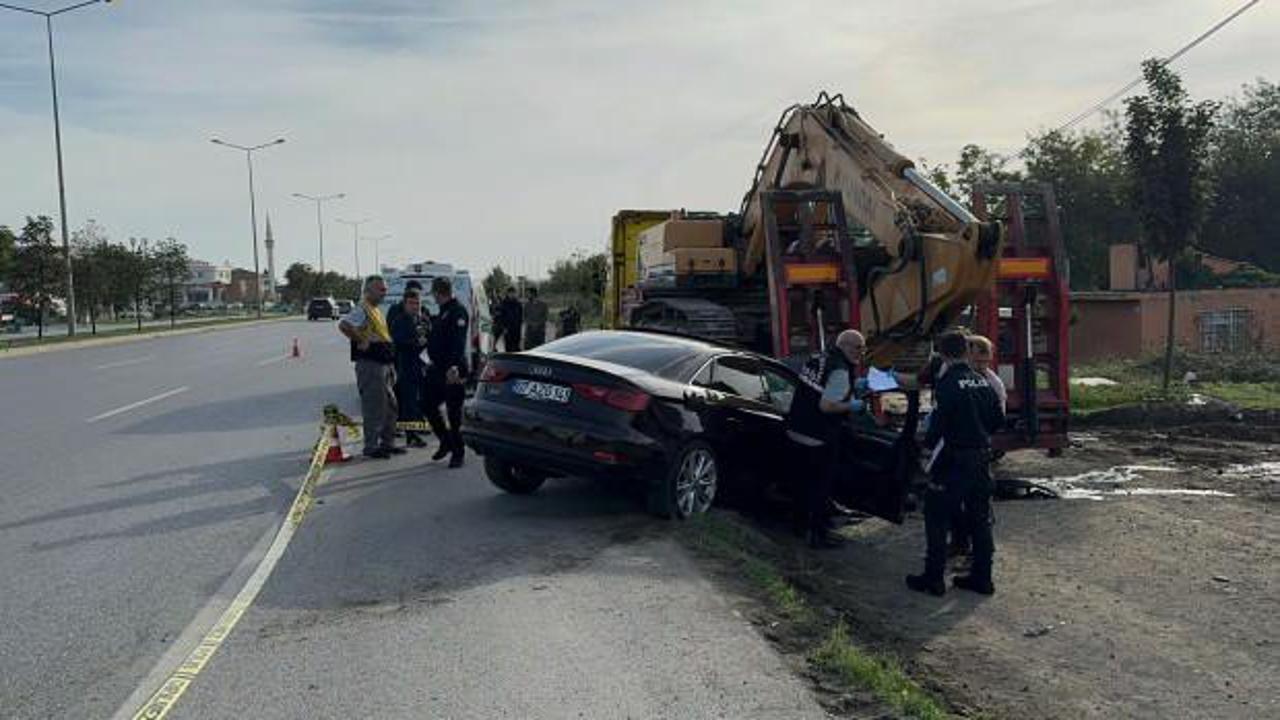 Park halindeki TIR'a arkadan &ccedil;arpan otomobilin s&uuml;r&uuml;c&uuml;s&uuml; &ouml;ld&uuml;