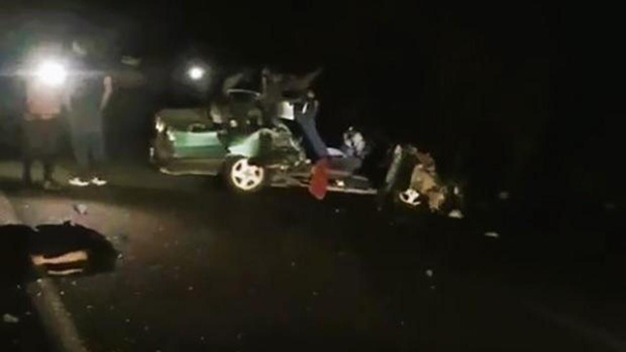 Denzili'de r&ouml;morka &ccedil;arpan otomobil parampar&ccedil;a oldu: 1 &ouml;l&uuml;, 1 yaralı