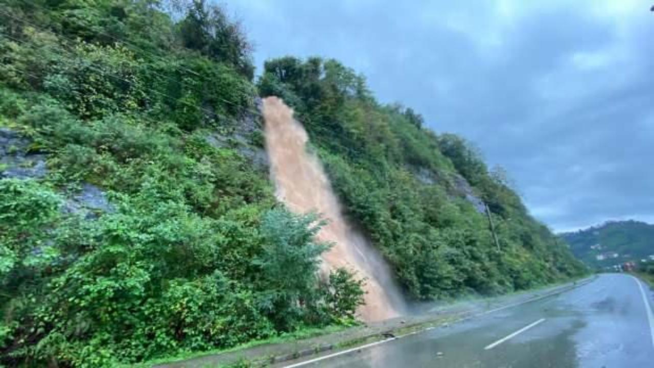 Artvin'in Hopa ve Arhavi il&ccedil;elerinde şiddetli yağış etkili oldu