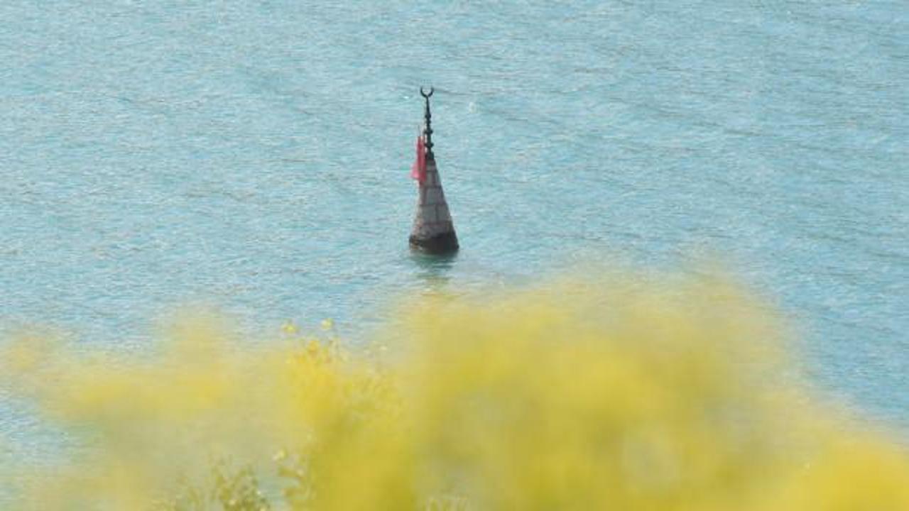 Su altında kalmadan &ouml;nce &ccedil;alıştığı k&ouml;y&uuml; yıllar sonra y&uuml;r&uuml;yerek gezdi