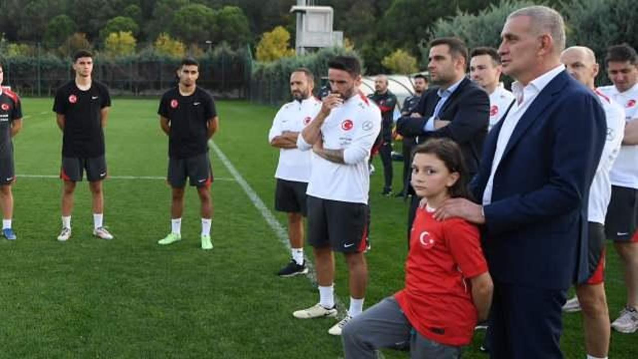 TFF Başkanı Hacıosmanoğlu, Ümit Milli Takım'la buluştu