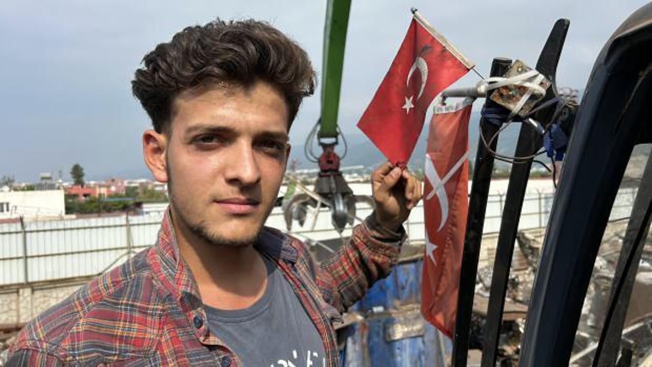 T&uuml;rk bayrağını hurda yığını i&ccedil;erisinde g&ouml;rmeye g&ouml;nl&uuml; razı gelmedi