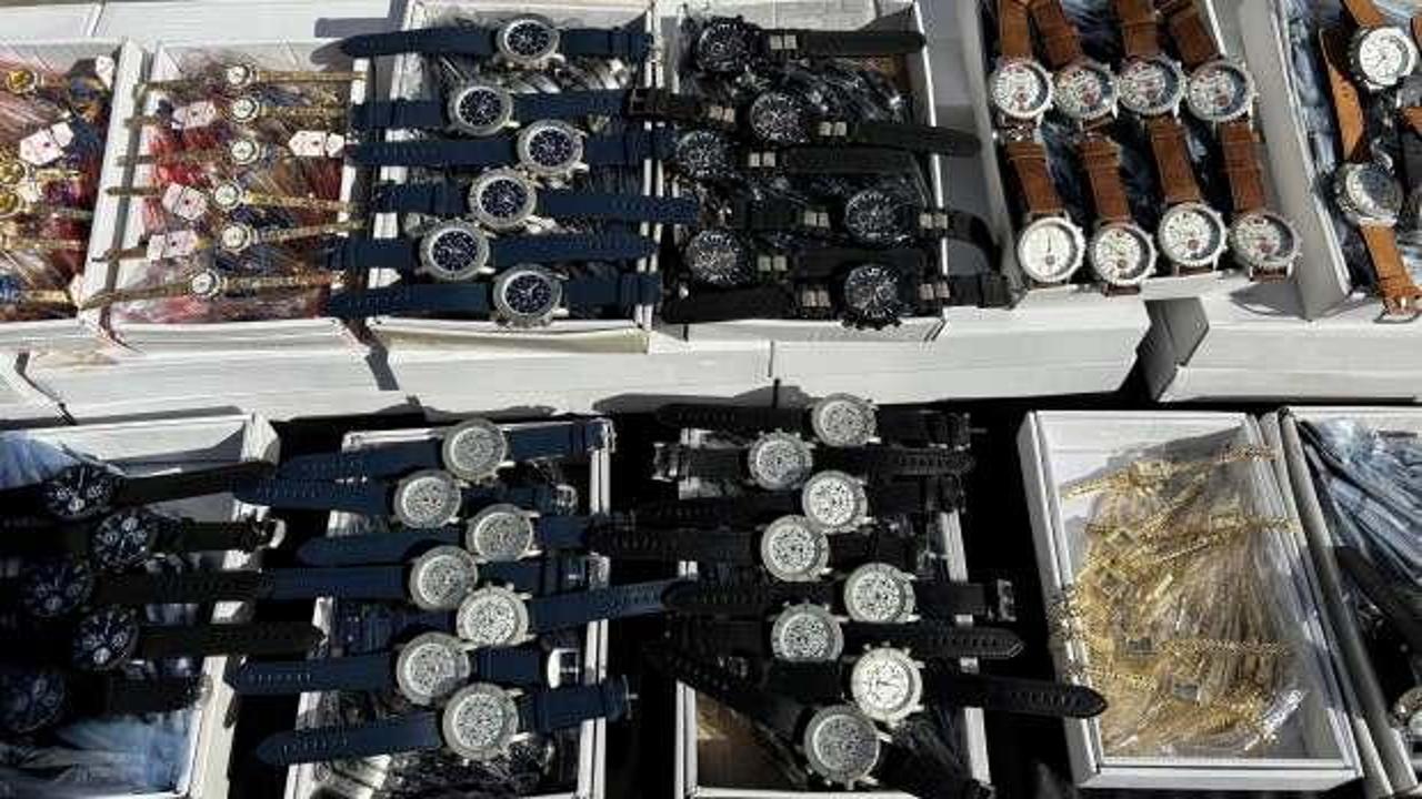 Fatih'te 100 milyonluk ka&ccedil;ak saat operasyonu