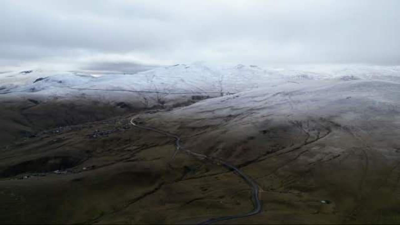Giresun'un K&uuml;mbet Yaylası'na kar yağdı