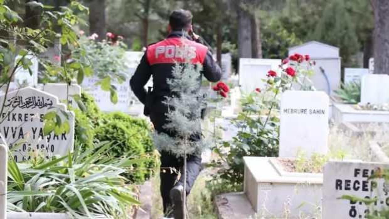 İzmir'de esrarengiz olay! Mezardan iki insana ait kemik torbası &ccedil;ıktı