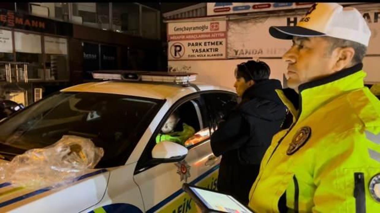 Polise ehliyetini kaptırınca &ccedil;ocuk gibi ağladı