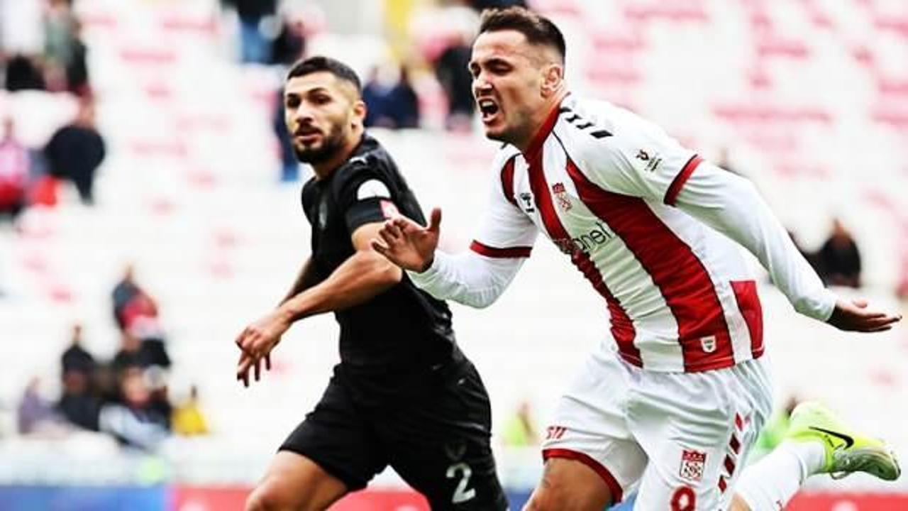 Manaj yıldızlaştı! Sivasspor, Rıza Çalımbay'ı üzdü