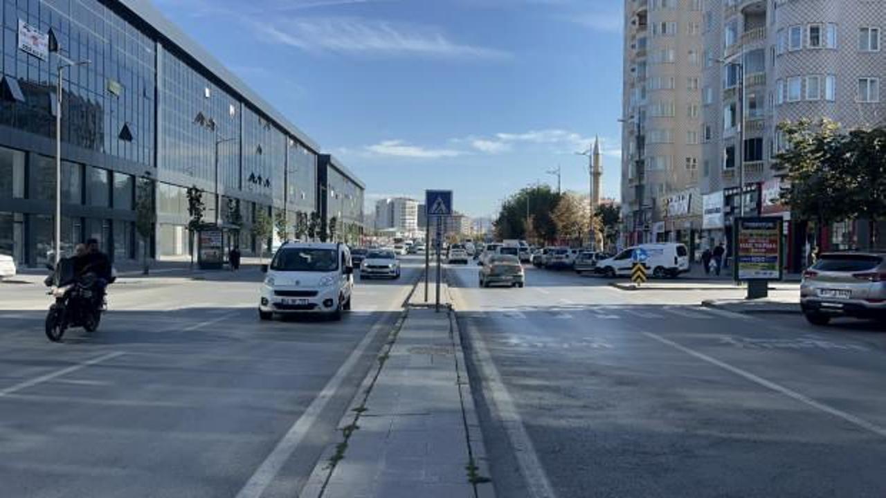 Sivas'ta 4 b&uuml;y&uuml;kl&uuml;ğ&uuml;nde deprem!