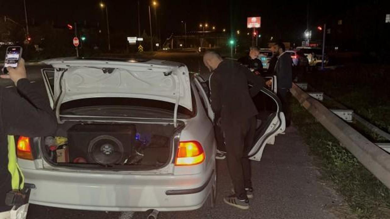 Y&uuml;ksek ses m&uuml;zik dinleyen s&uuml;r&uuml;c&uuml;lere ceza yağdı!