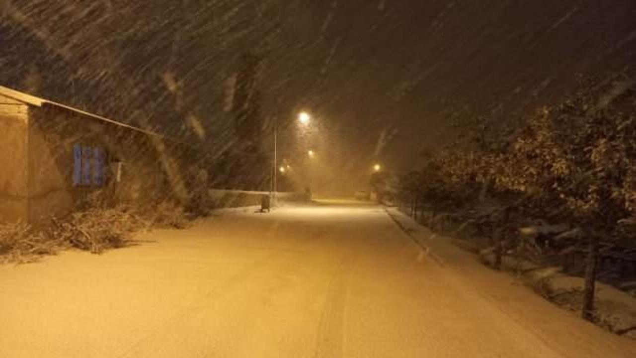 Ağrı'ya kar d&uuml;şt&uuml;