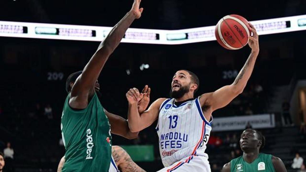 Anadolu Efes evinde rahat kazandı