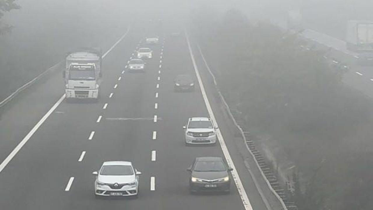 Anadolu Otoyolu'nda yoğun sis! S&uuml;r&uuml;cler zor anlar yaşıyor