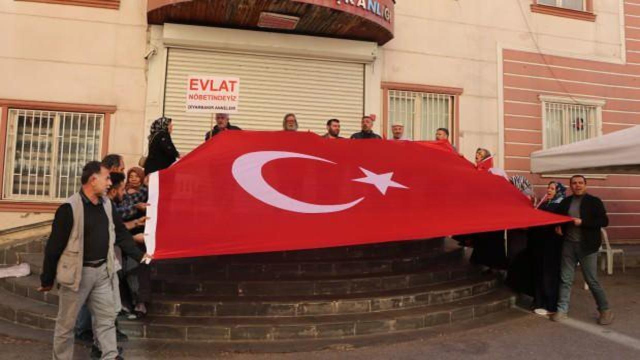 Evlat nöbetindeki aileler, Ankara’daki terör saldırısını lanetledi