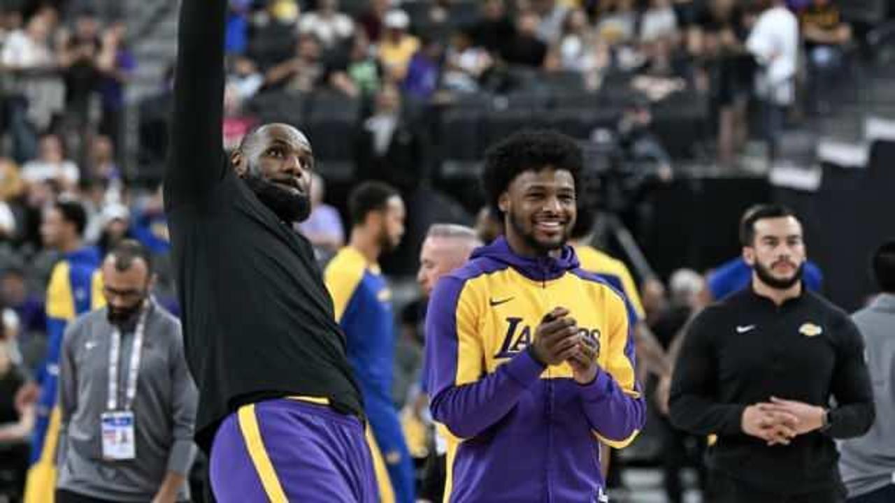 LeBron ve oğlu NBA'de tarihe geçti