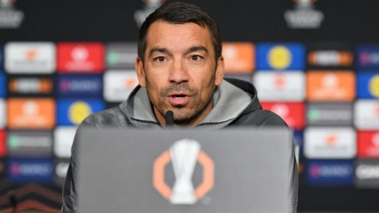 Lyon ma&ccedil;ında kim oynayacak? Van Bronckhorst'tan kaleci a&ccedil;ıklaması