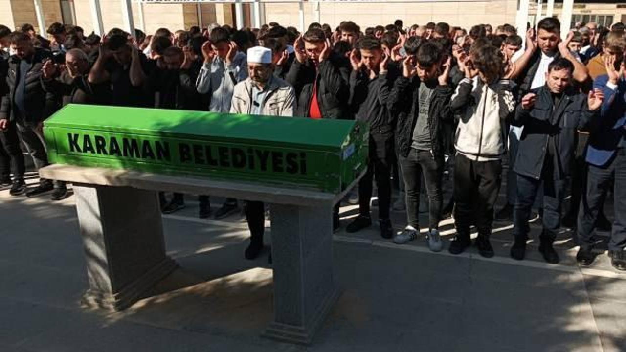 Okulda arkadaşının &ouml;ld&uuml;rd&uuml;ğ&uuml; Mehmet Eren, son yolculuğuna uğurlandı