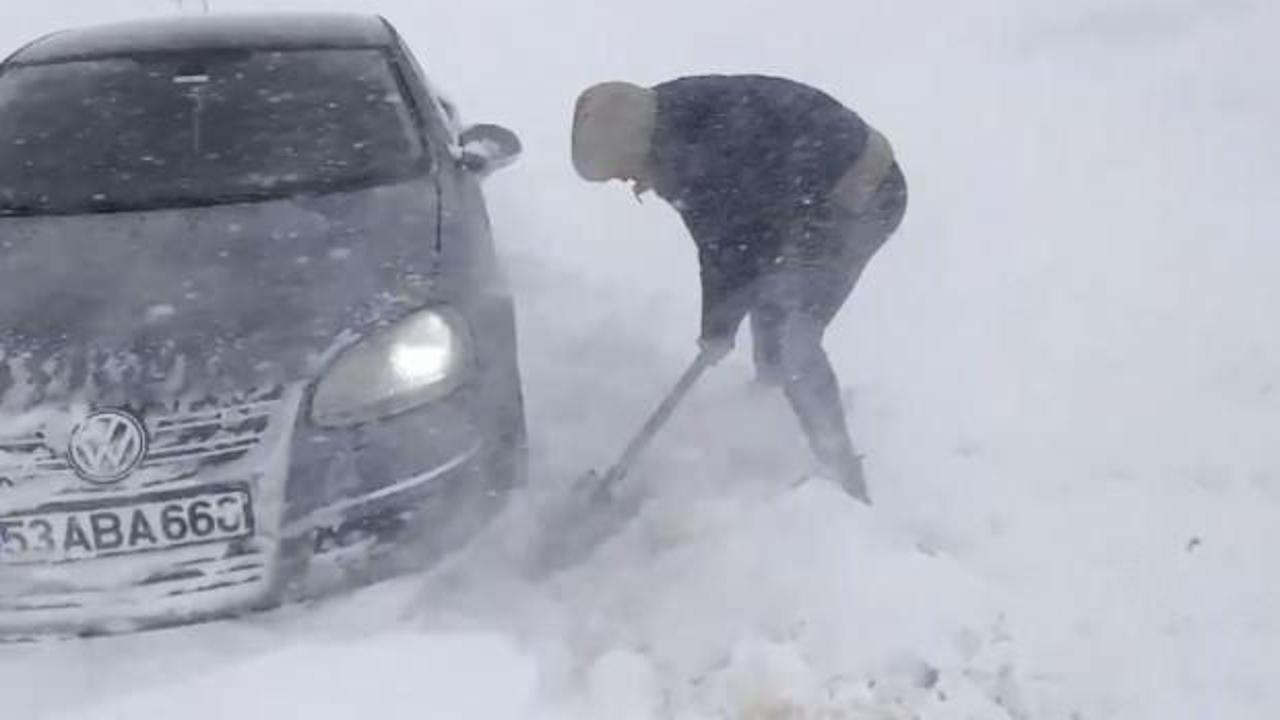Yoğun kar yağışı: Sürücüler zor anlar yaşadı