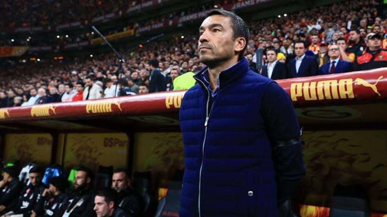 Giovanni van Bronckhorst: Galatasaray neden 9 kişi kalmadı