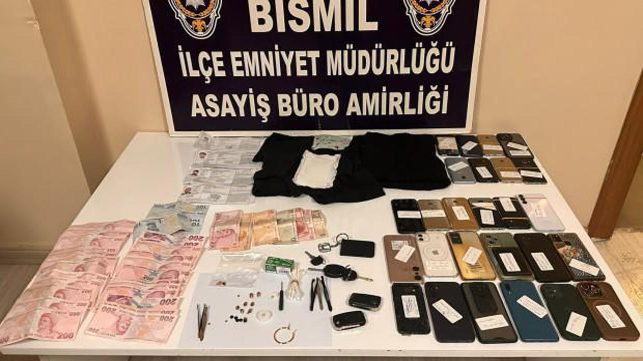 Ehliyet sınavında adaylara kopya düzeneği sağlayan 6 şüpheliye gözaltı