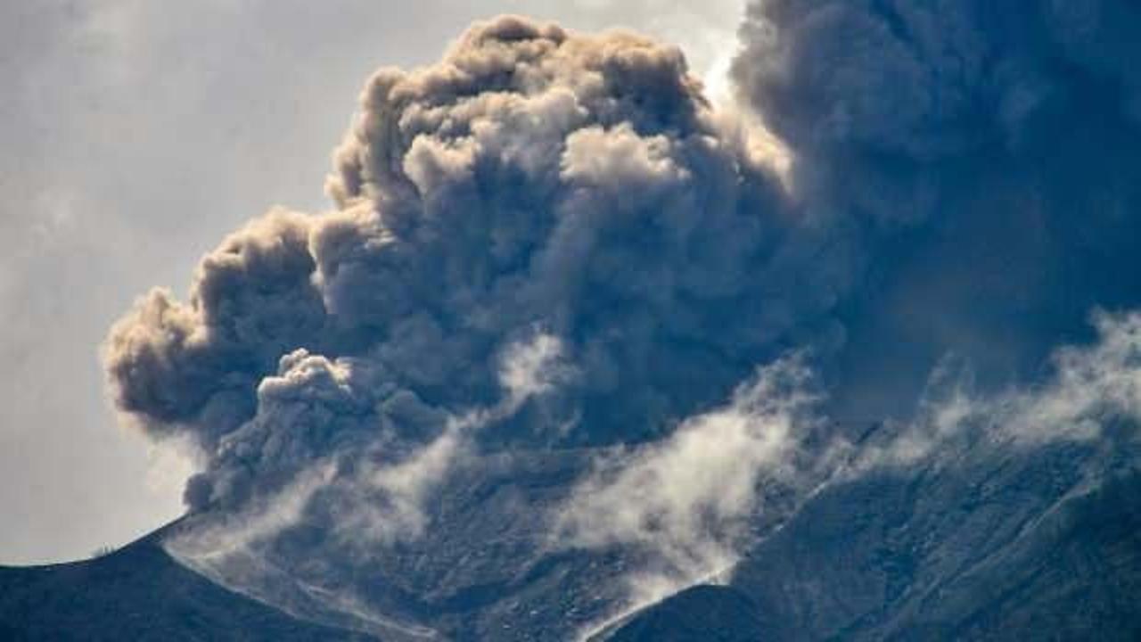 Endonezya&rsquo;da volkanik tehlike!  Marapi Yanardağı faaliyete ge&ccedil;ti!