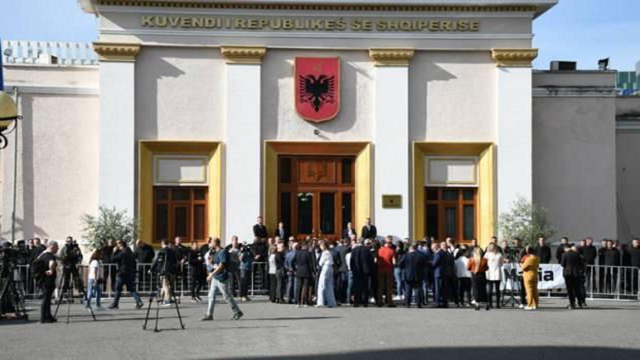 Mecliste arbede! Milletvekilleri arasında tansiyon y&uuml;kseldi