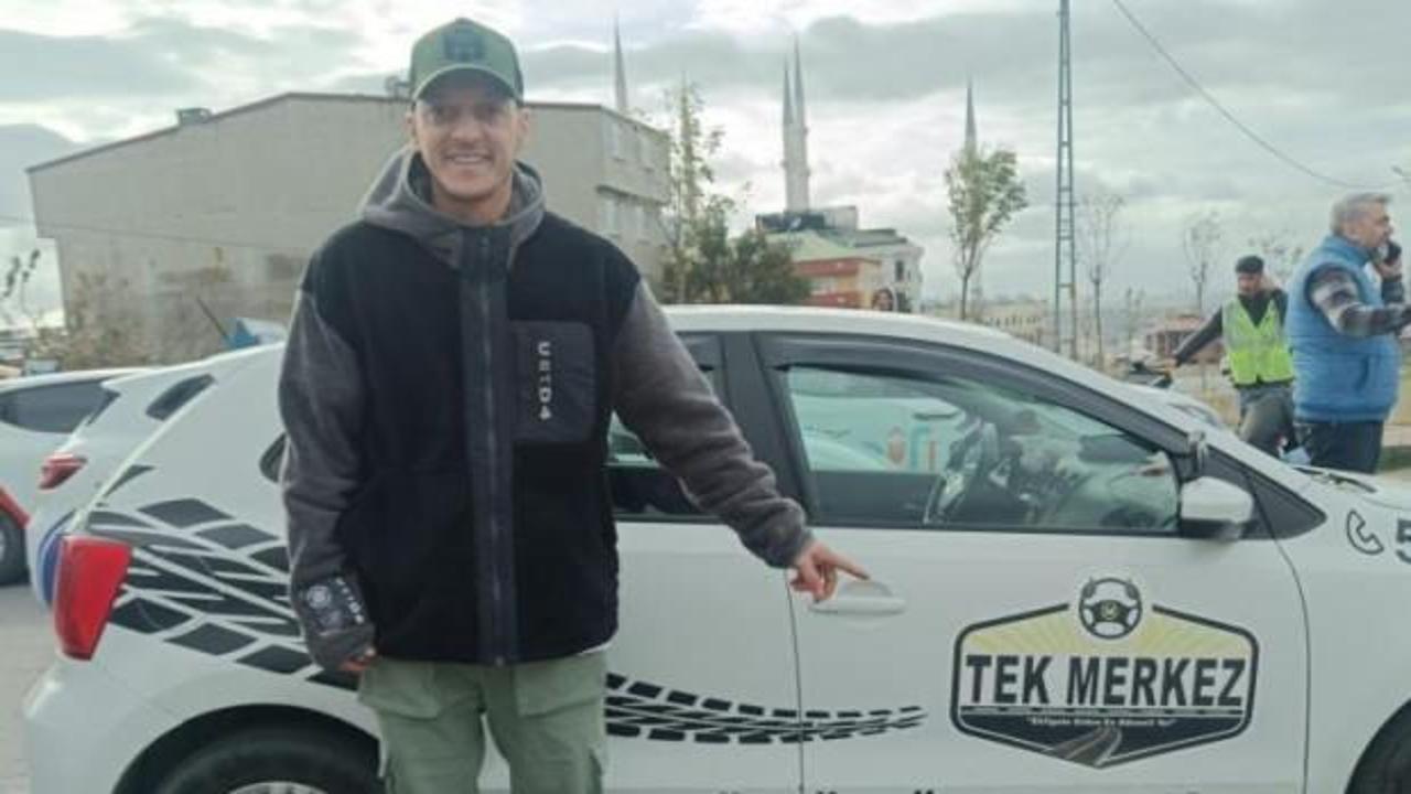 G&ouml;renler şaştı kaldı! Mesut &Ouml;zil ehliyet sınavında