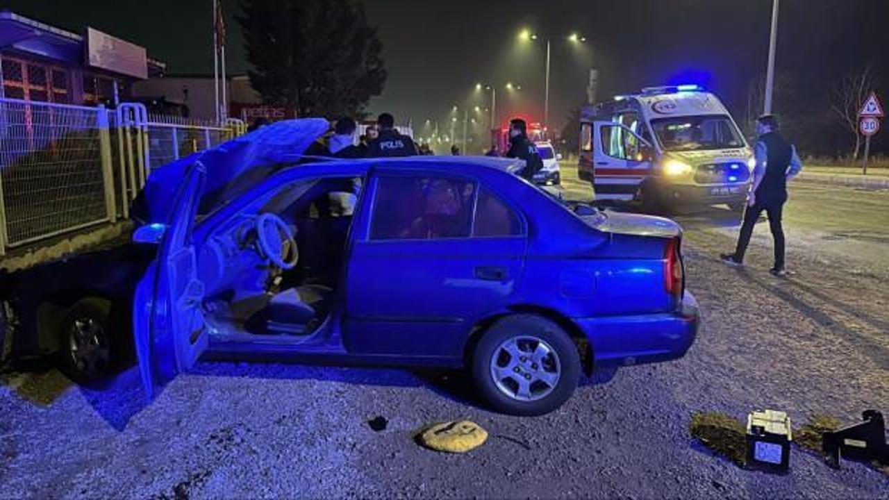 Tekirdağ'da otomobil bariyerlere çarptı! Yaralılar var